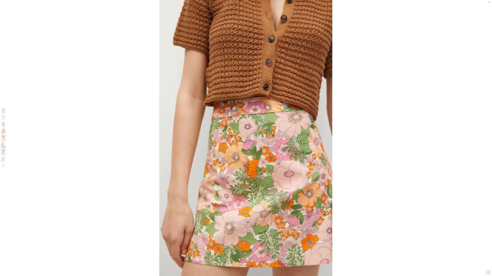 Falda de estampado de flores vintage de Mango. Falda de estampado de flores vintage de Mango.