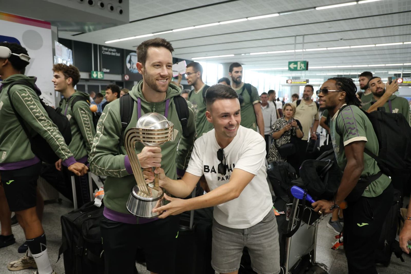 El Unicaja brinda la Copa Intercontinental con la afición