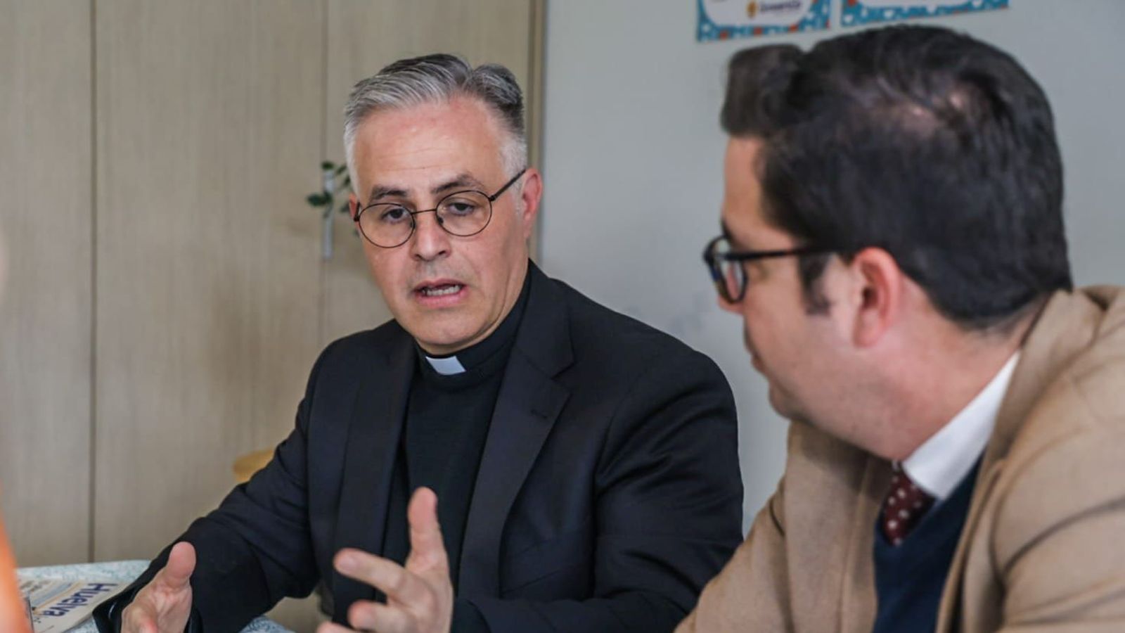 Francisco Feria aporta su opinión durante la Tertulia Cofrade El Aguaó