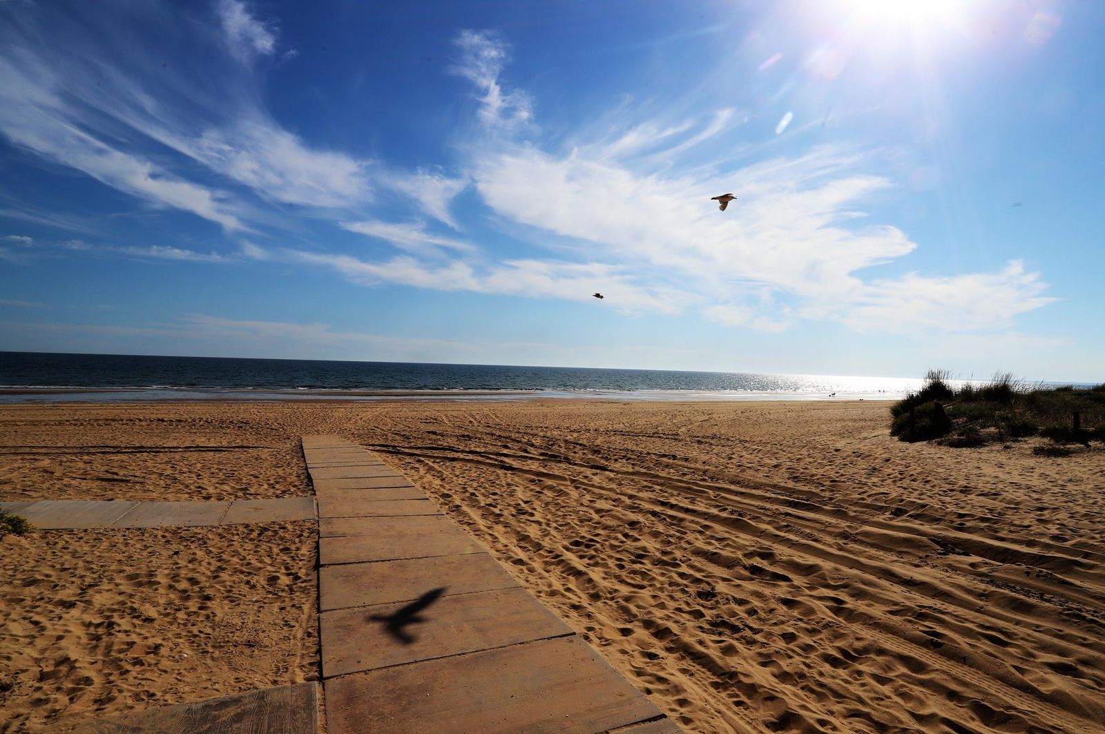 Imágenes de la playa de Punta Umbría en la fase 1 de la desescalada