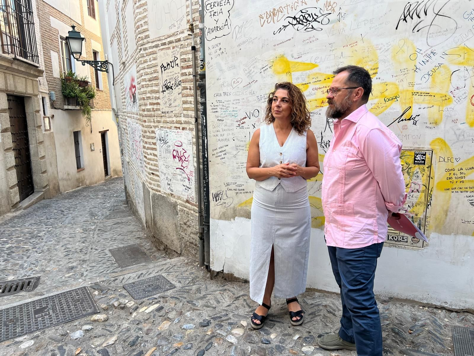Ruz e Ibáñez, en las pintadas de la Cuesta de San Gregorio