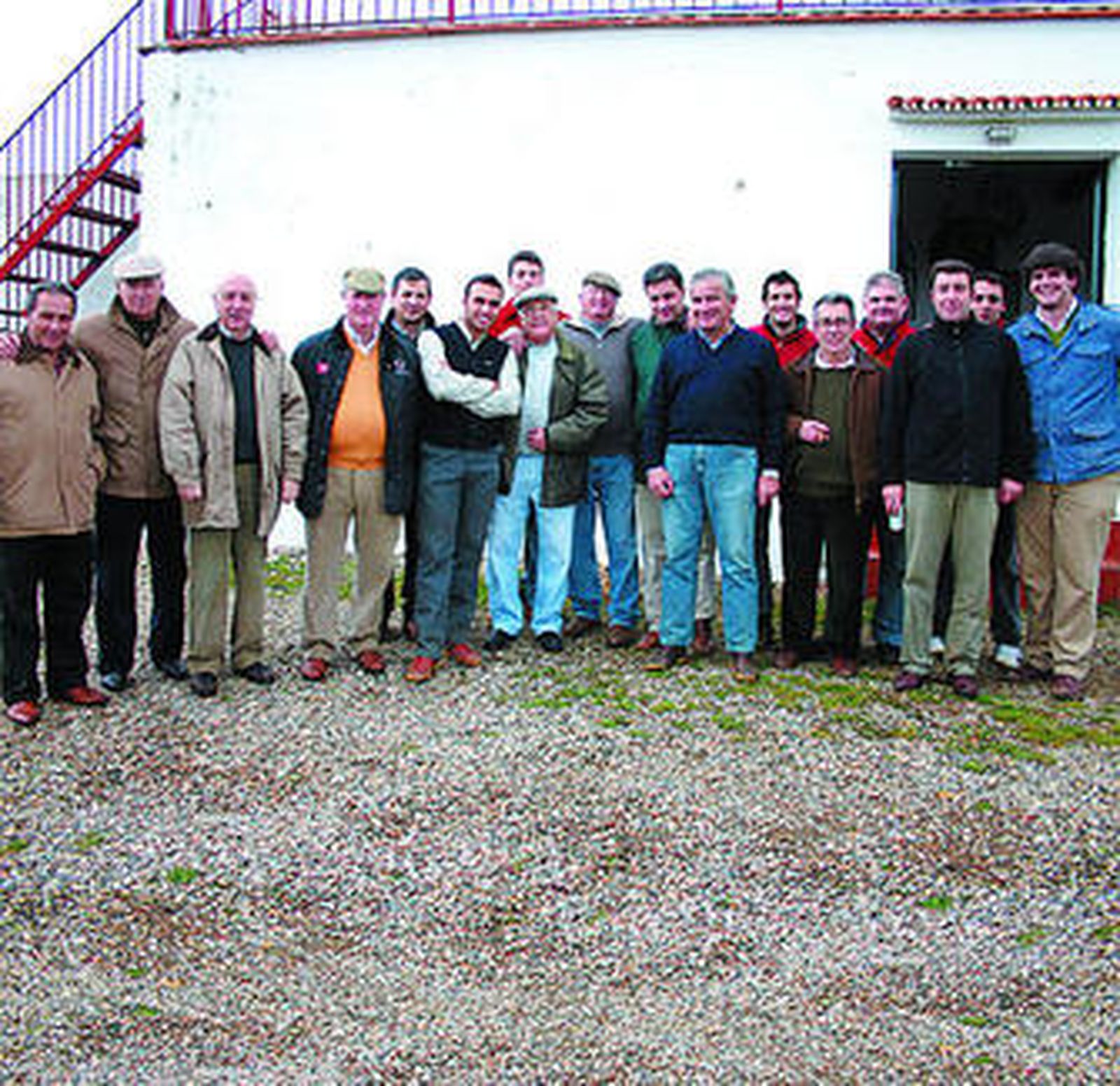 Galloso, Berciano, Yiyo, el ganadero y los aficionados tras la tienta.