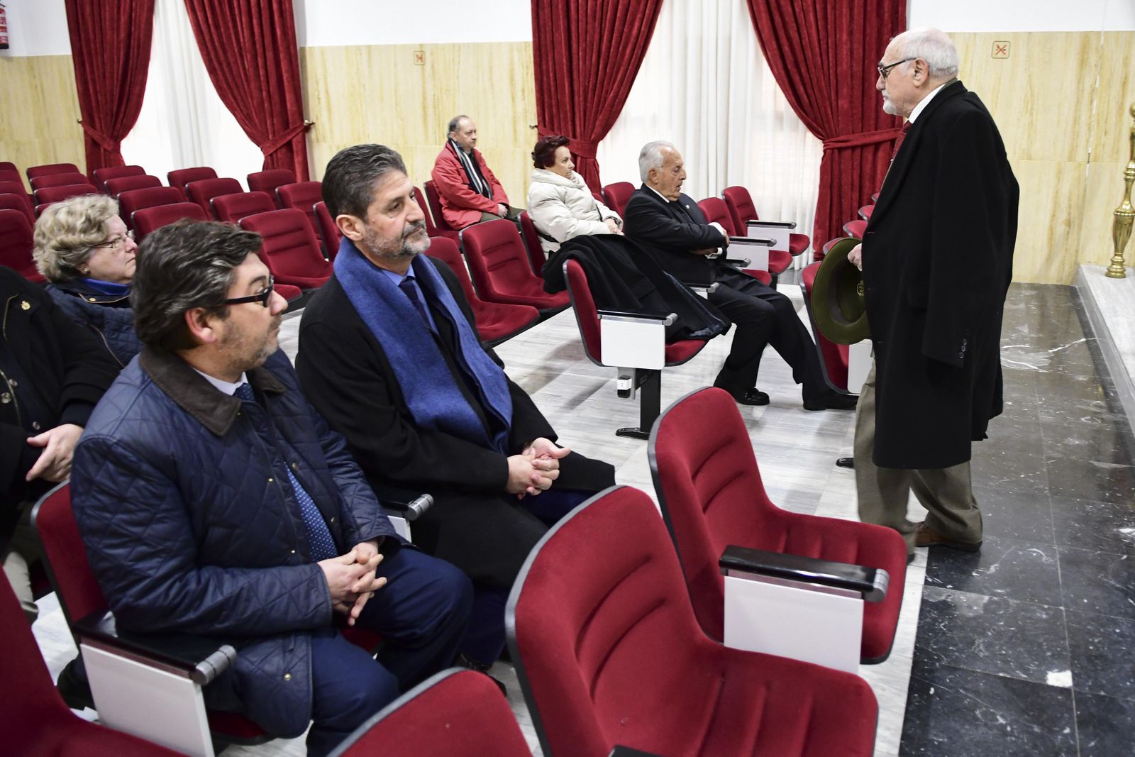 Las imágenes de la capilla ardiente de Pablo García Baena