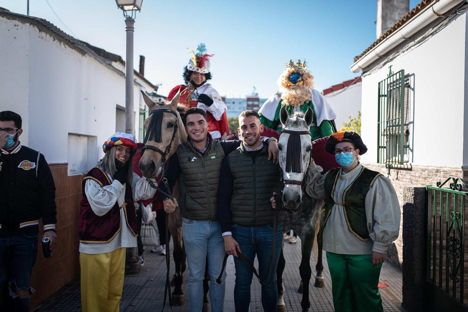 La visita de los Reyes Magos a los barrios de Huelva en imágenes