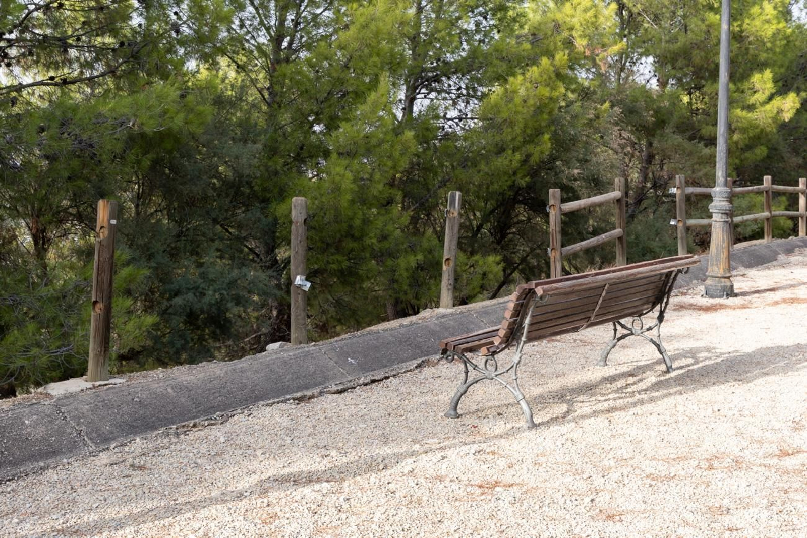 Estado de abandono del parque del Cerro de las Canteras