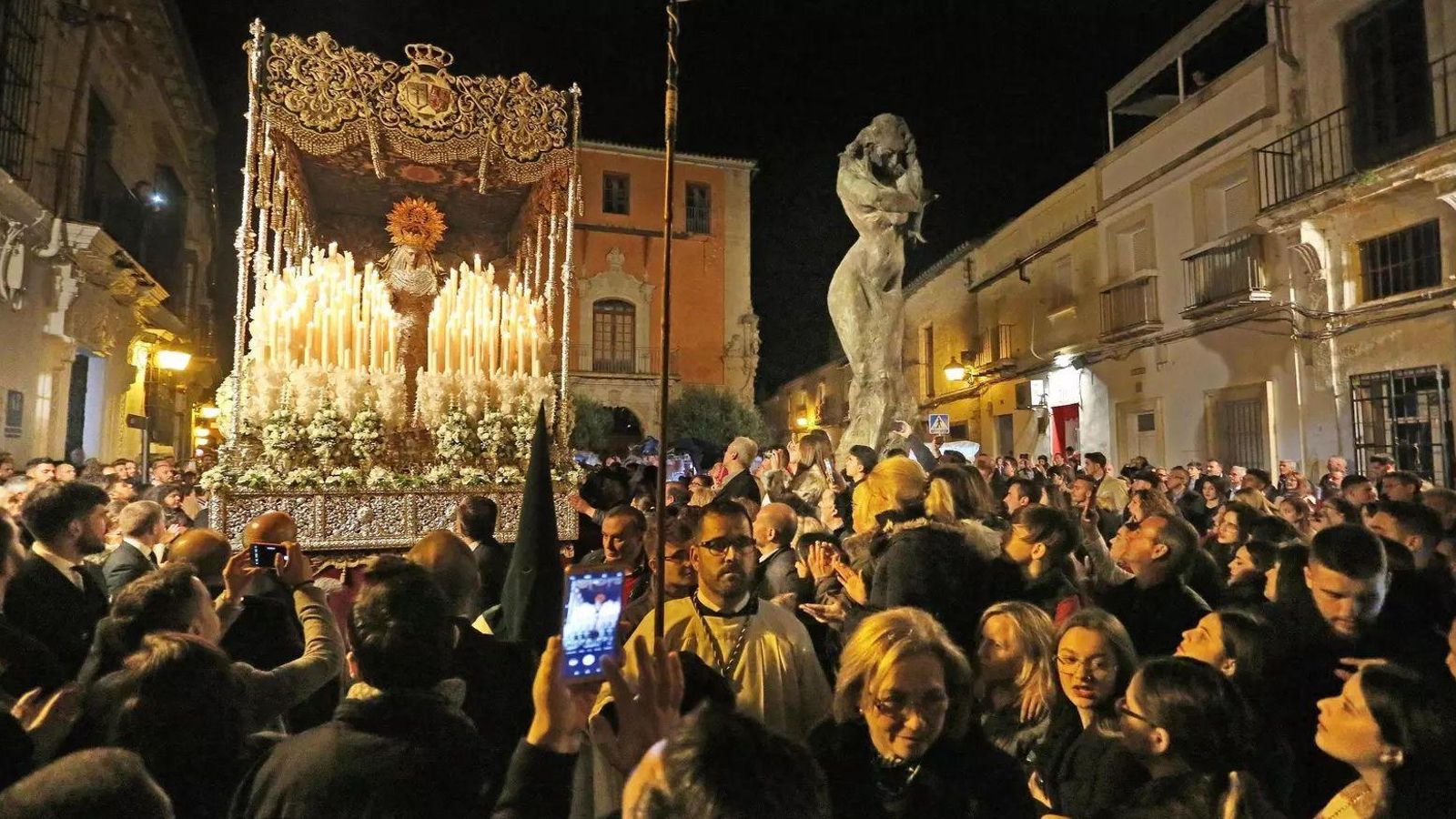 El palio de la Virgen de la Yedra por Cruz Vieja
