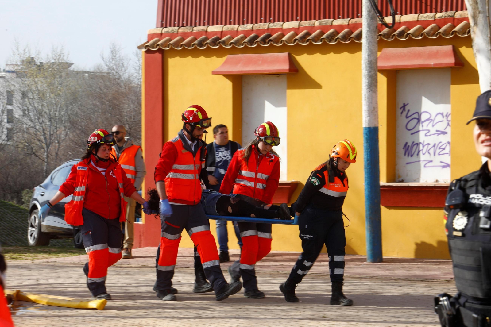 El simulacro de actuación ante una explosión en la Feria de Córdoba, en imágenes