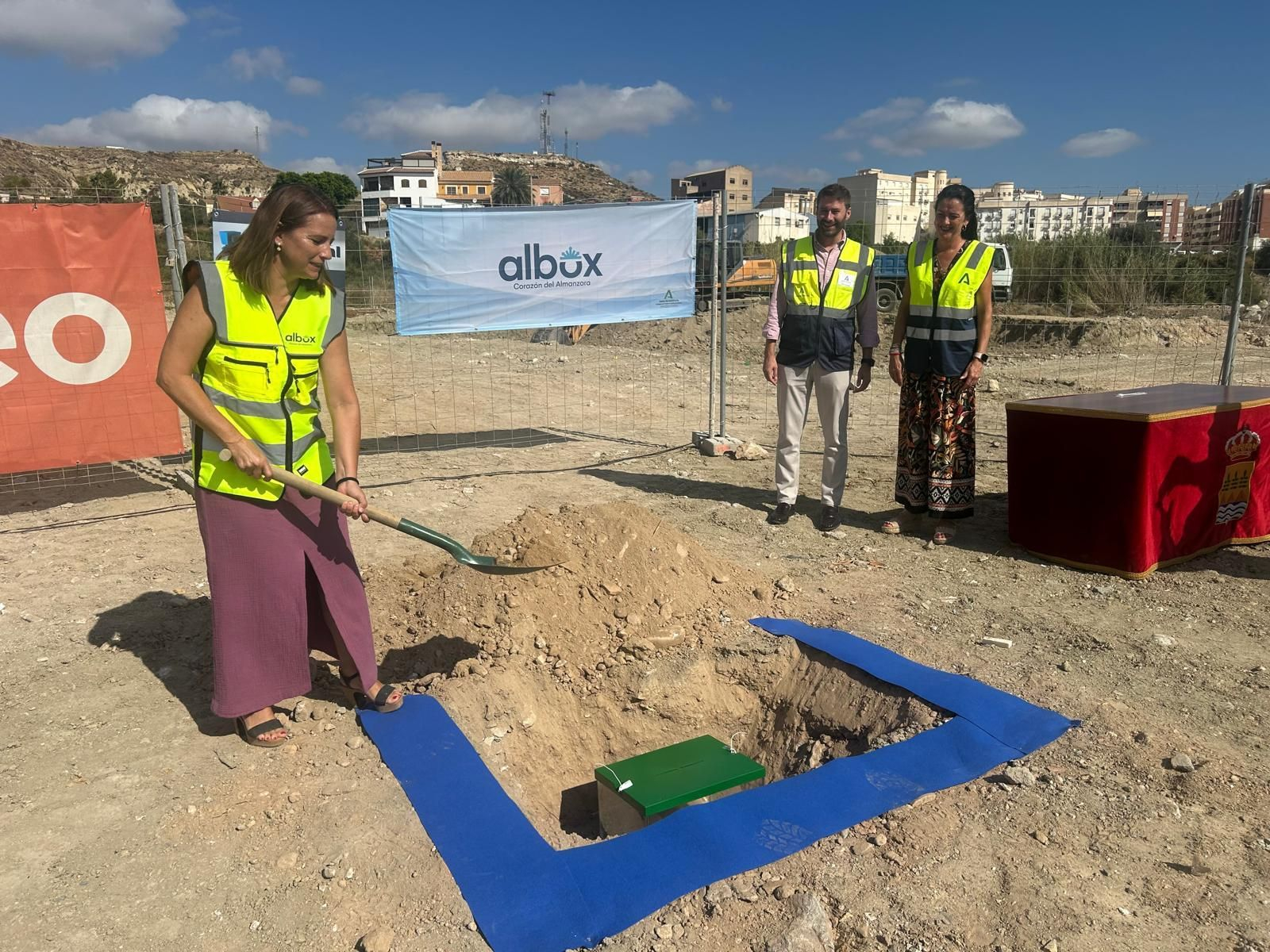 La alcaldesda de Albox coloca la primera piedra de la nueva residencia en la localidad.