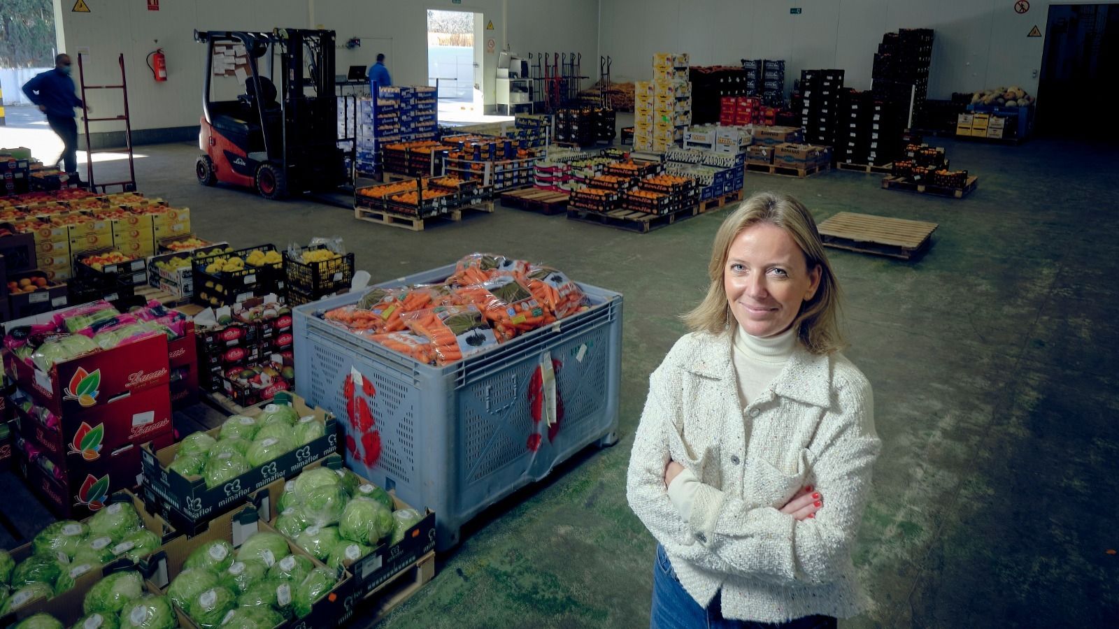 Begoña Romero, gerente de Transfrutalla, en la sede central de la empresa en Sanlúcar.