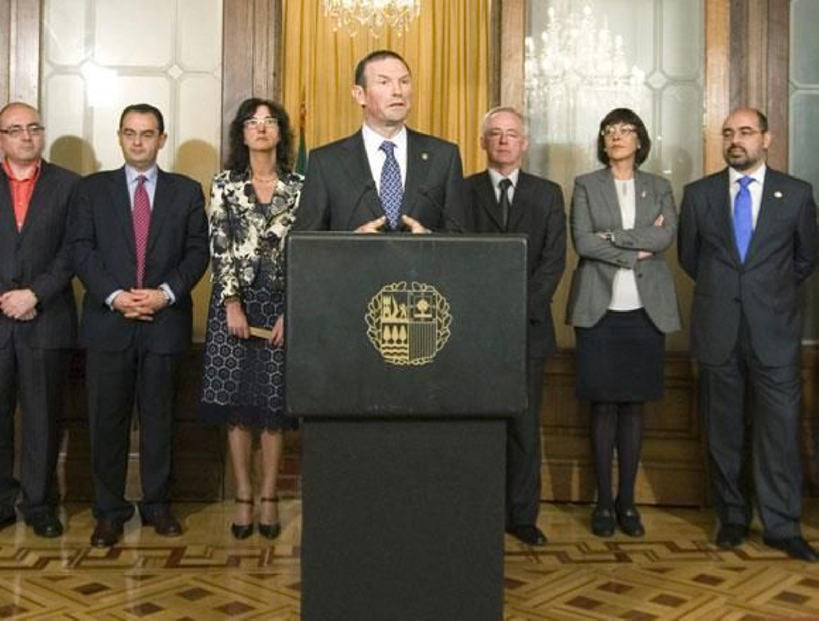 Ibarretxe plantea el fin dialogado de la violencia y el derecho a decidir