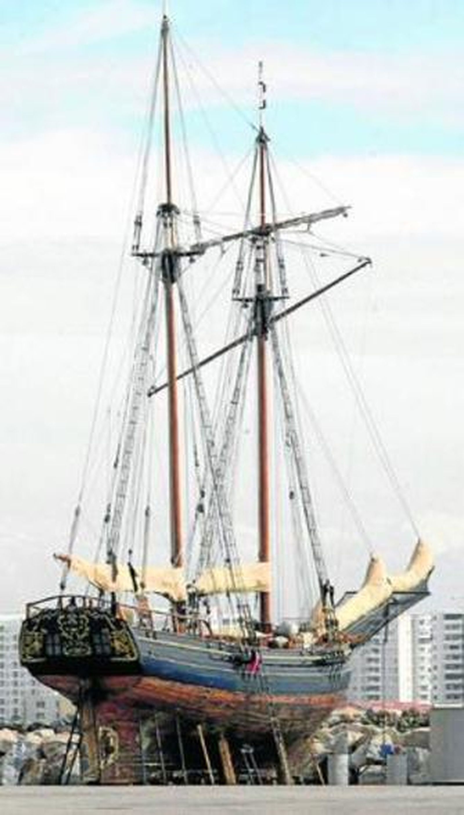 La goleta Sadko está siendo objeto de una puesta a punto en las instalaciones de Puerto Sherry.