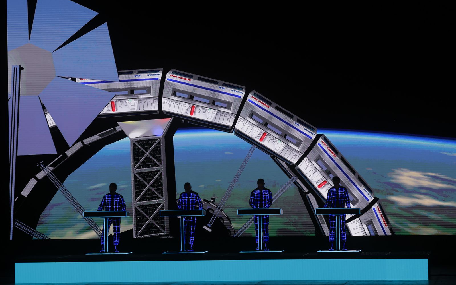 Las imágenes del concierto de Kraftwerk en el Icónica Fest