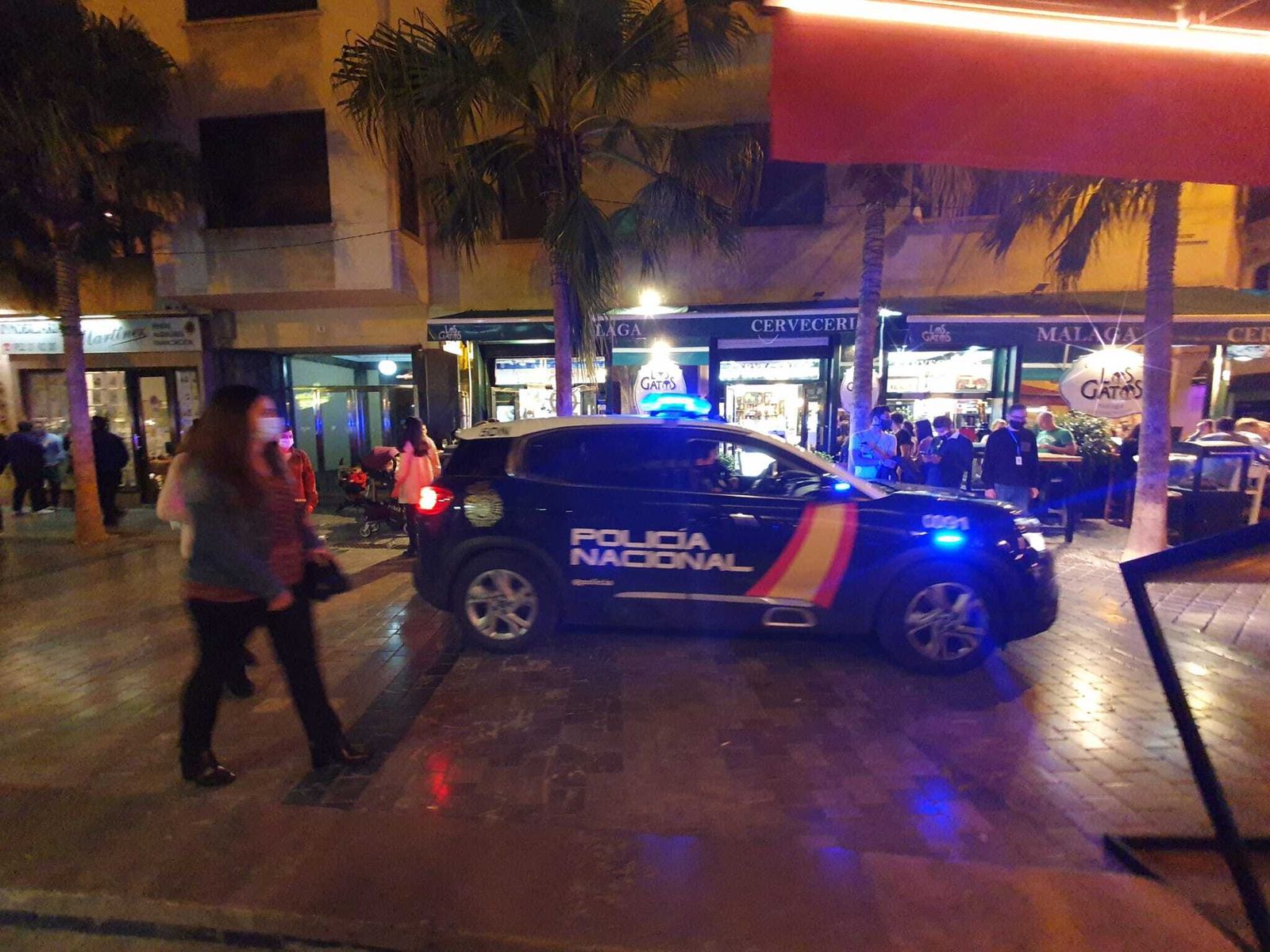 Fotos del 'lleno' en el Centro de Málaga, que apura el toque de queda