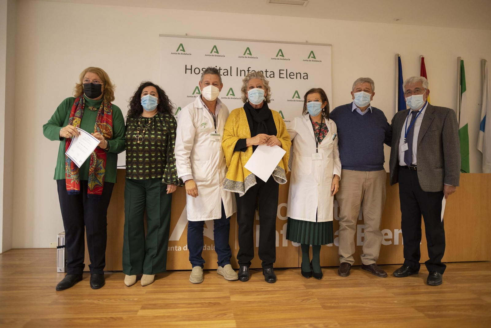 Imágenes del acto de despedida del personal sanitario del hospital Infanta Elena