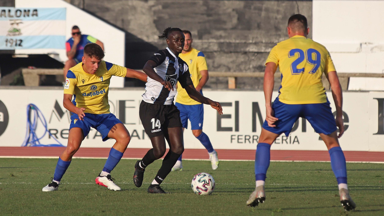 Las mejores fotos del Balona - Cádiz en La Línea