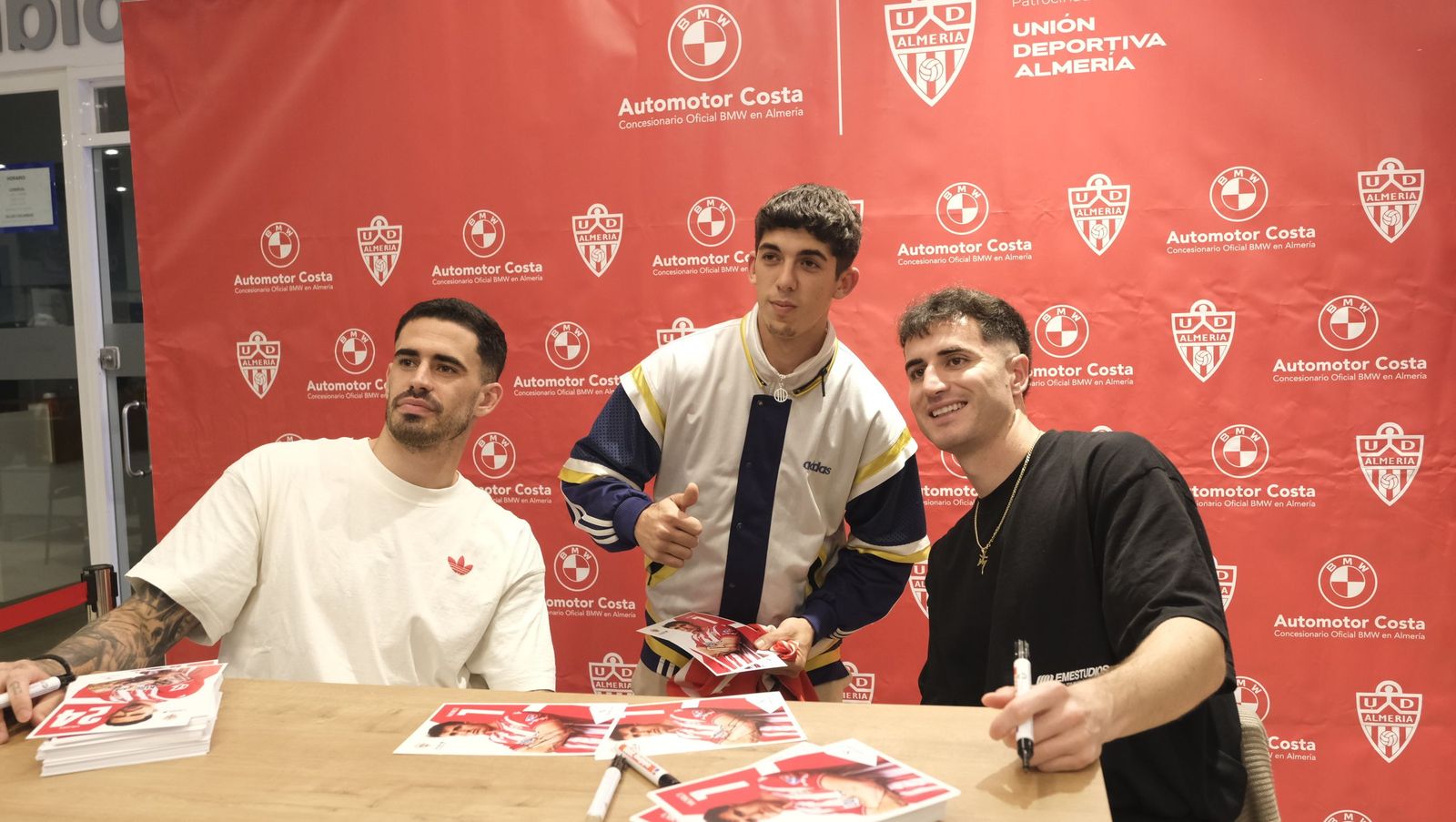 La firma de autógrafos de Jon Morcillo y Miguel de la Fuente en Automotor Costa BMW