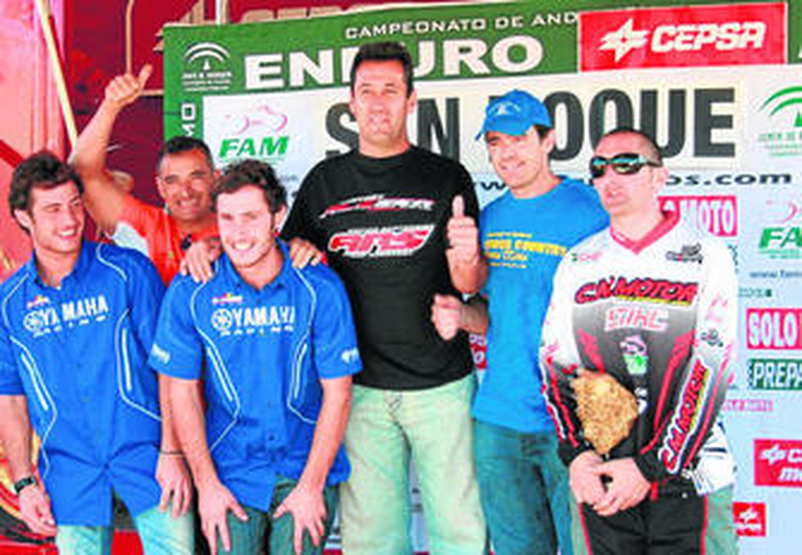Foto de familia de los nuevos campeones de Andalucía, con el onubense Jiménez (2º por la derecha).
