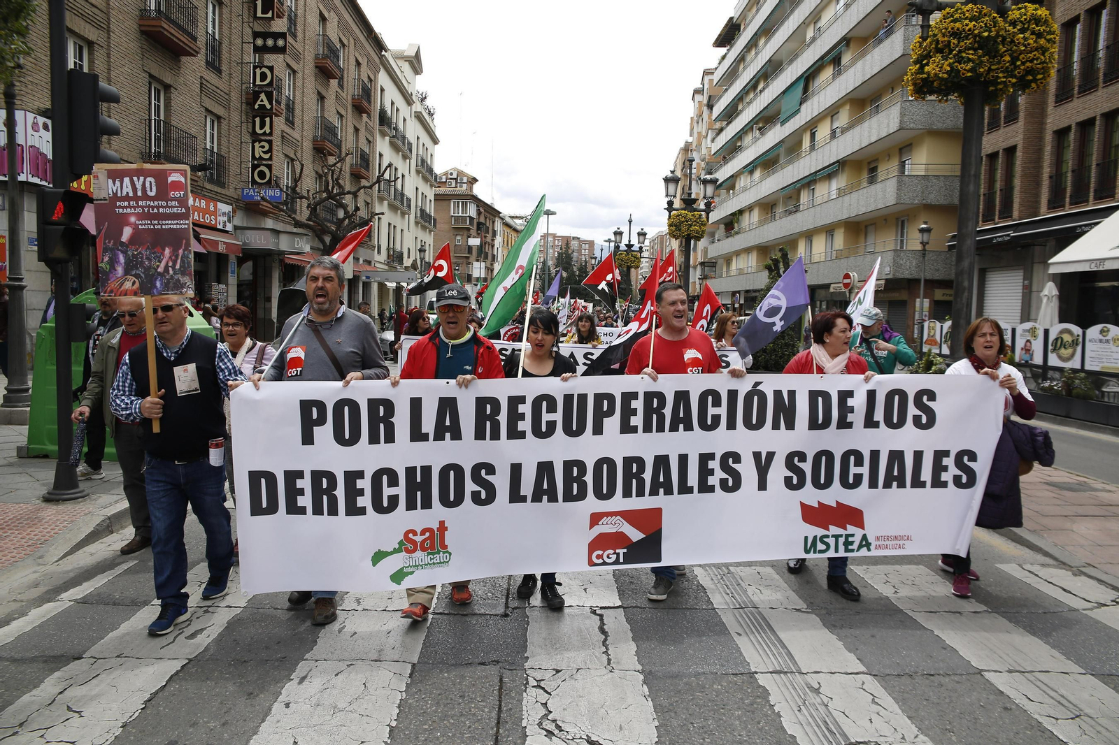 La manifestación del Primero de Mayo de Granada, en imágenes