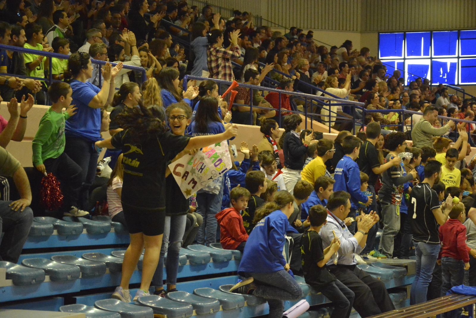 Alegría en la grada del pabellón ciudad de Algeciras.