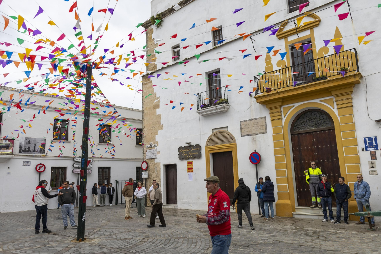 Las imágenes del Toro Embolao de Vejer 2025