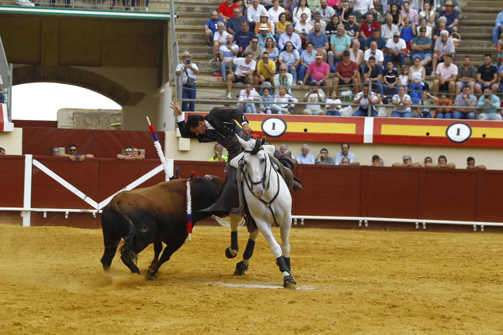 Imágenes de la corrida de rejones en la Feria taurina de Vera 2022