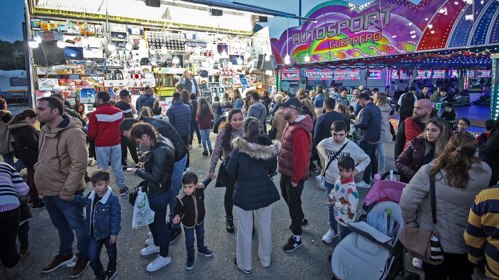 Lleno absoluto en el parque de atracciones de Jerez
