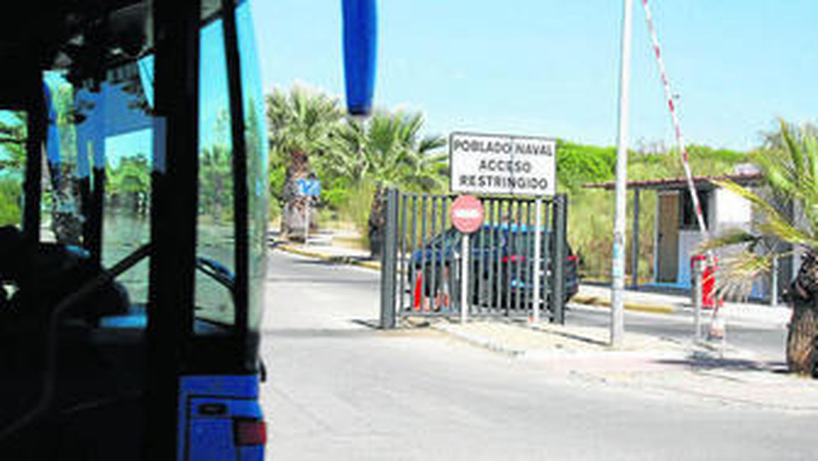 El acceso al Poblado Naval se encuentra restringido por motivos de seguridad.