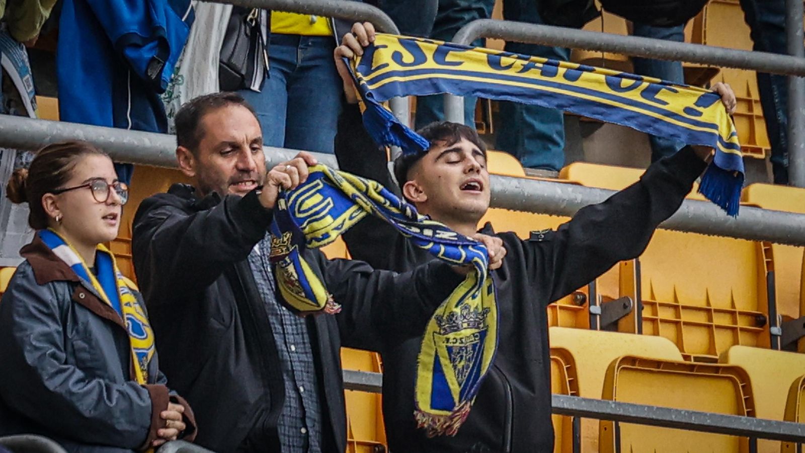 Búscate entre las imágenes del partido de futbol Cádiz CF - Málaga CF