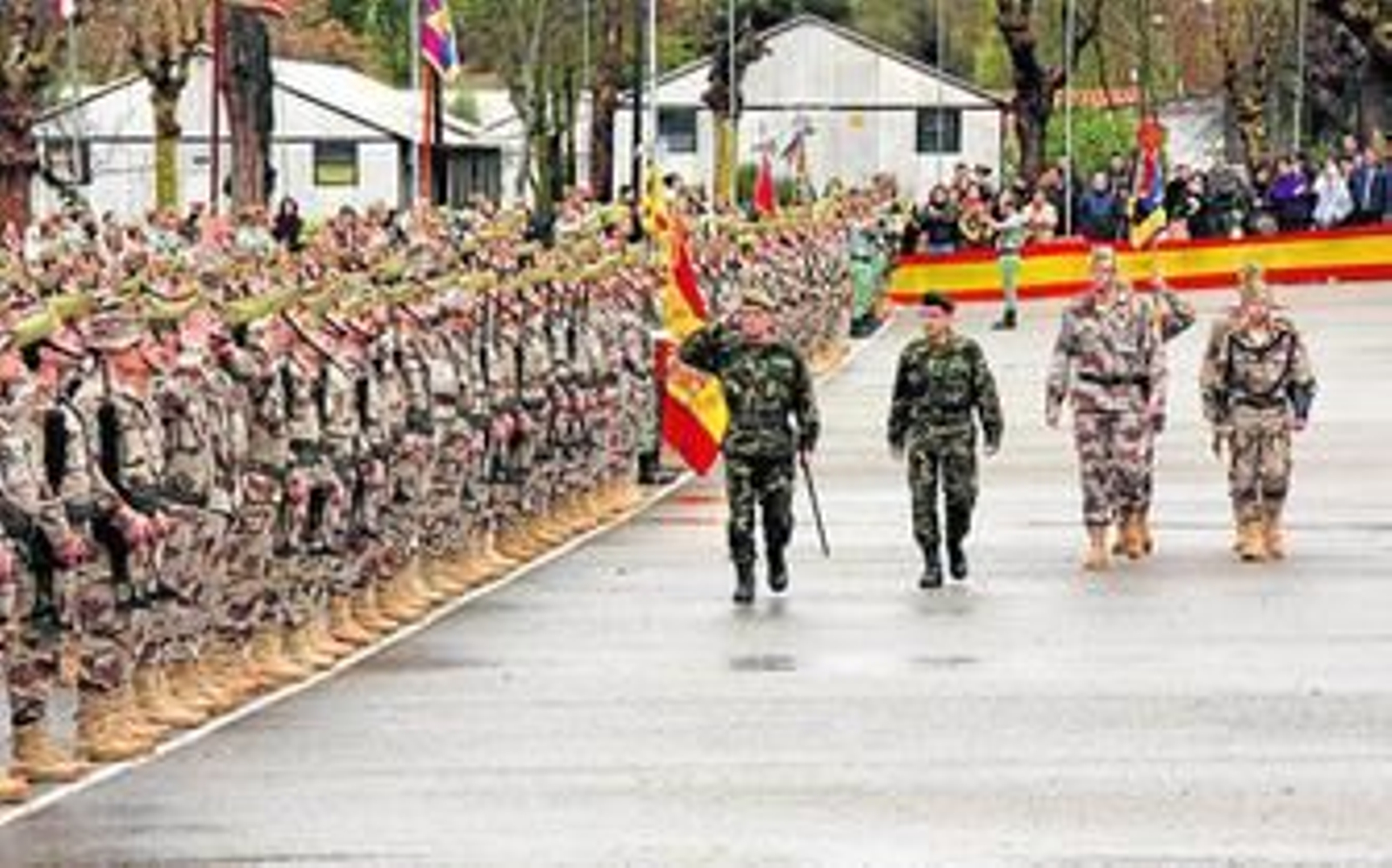 Pase de revista a las tropas legionarias con destino a Afganistán, en la mañana de ayer. Pase de revista a las tropas legionarias con destino a Afganistán, en la mañana de ayer.