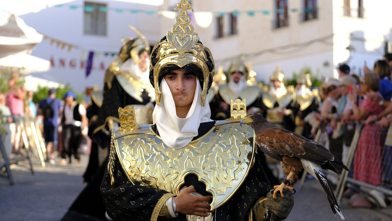El espectacular desfile de Moros y Cristianos de Mojácar, en imágenes