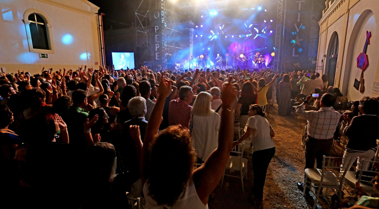 Tío Pepe Festival. La sexta edición del Tío Pepe Festival, que comenzó el pasado miércoles 6 de agosto, continúa este fin de semana. El festival brinda la oportunidad de disfrutar en el Patio de la Tonelería de la Bodega González Byass de grandes artistas. El jueves 15 le llega el turno a Jethro Tull y el sábado 17 a Alan Parsons Live Project.