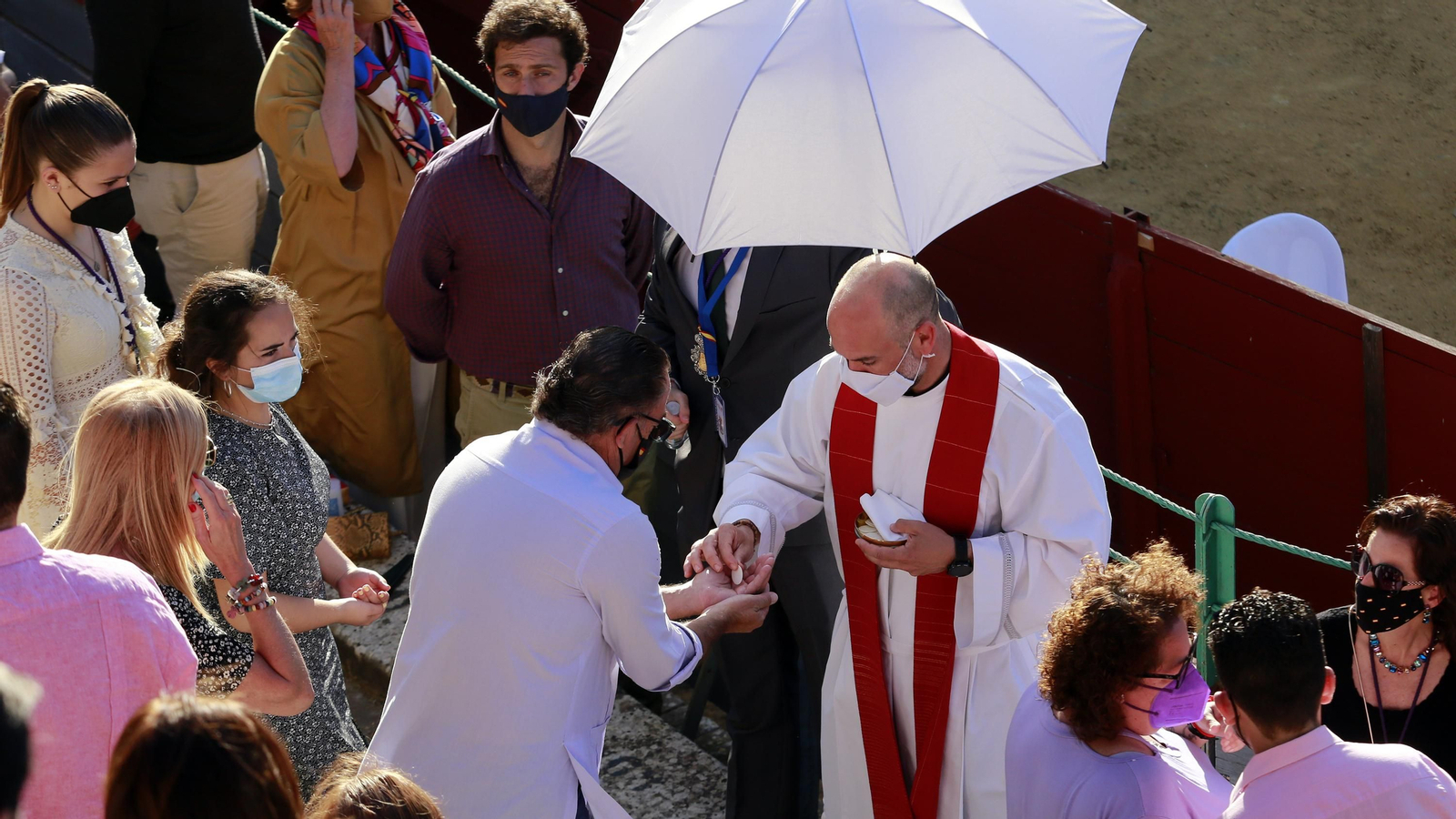 Imágenes de la Misa de Pentecostés en la Plaza de Toros de Jerez