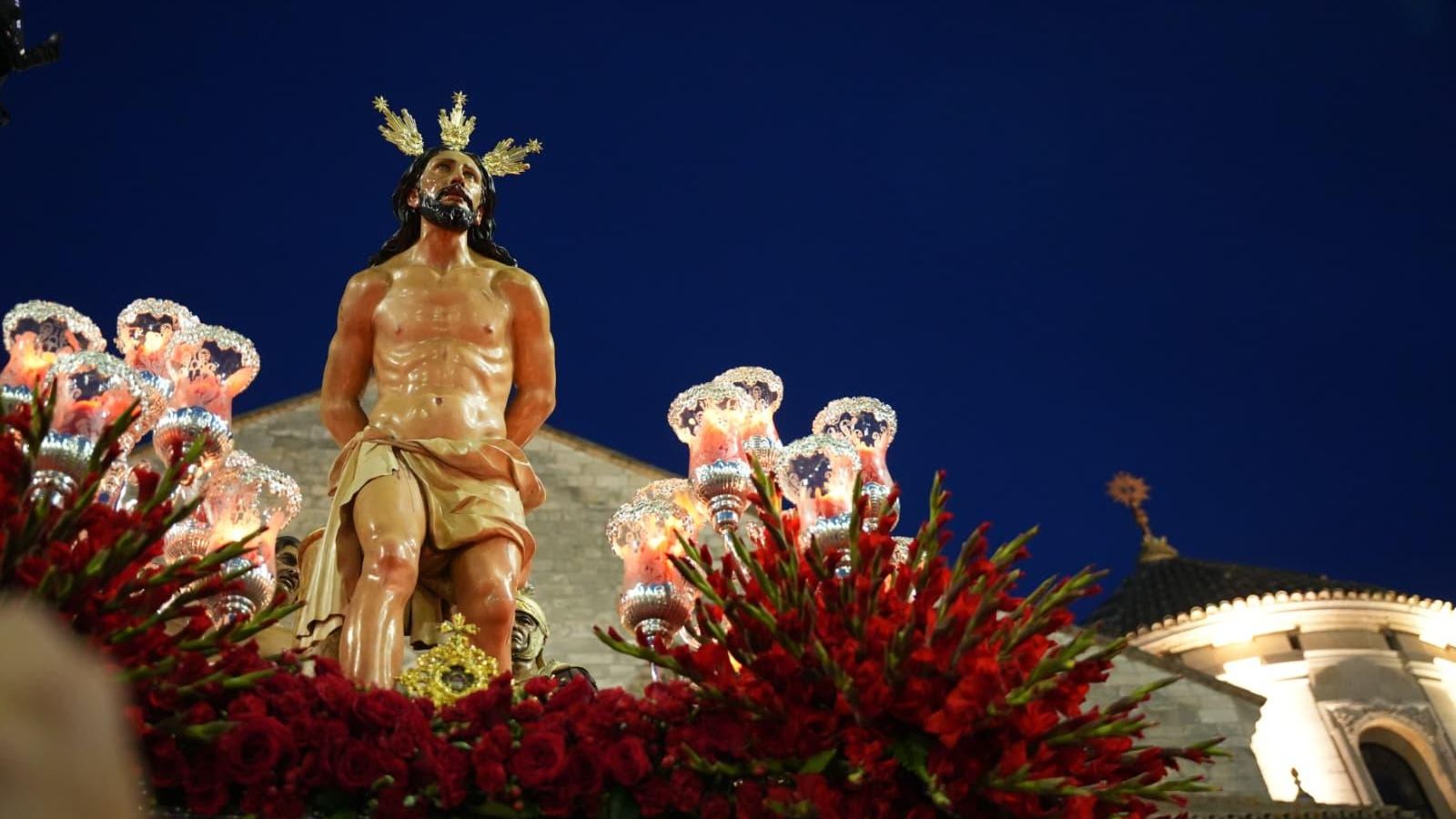 Nuestro Padre Jesús de la Columna, primer paso en abrir la procesión extraordinaria.