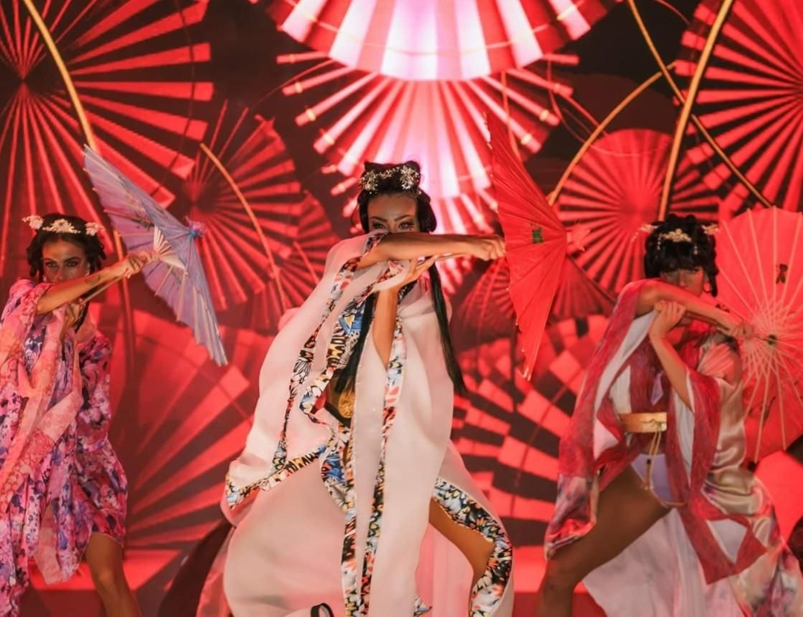 Un espectáculo de Mamzel at Finca Besaya, restaurante de Marbella