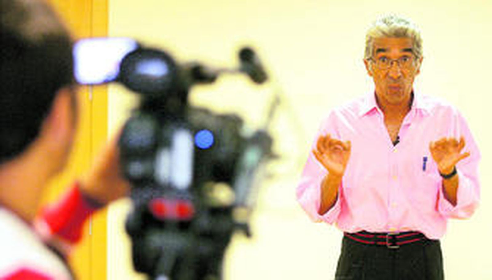 Uno de los participantes en el proceso de selección de ayer, en el hotel Barceló.