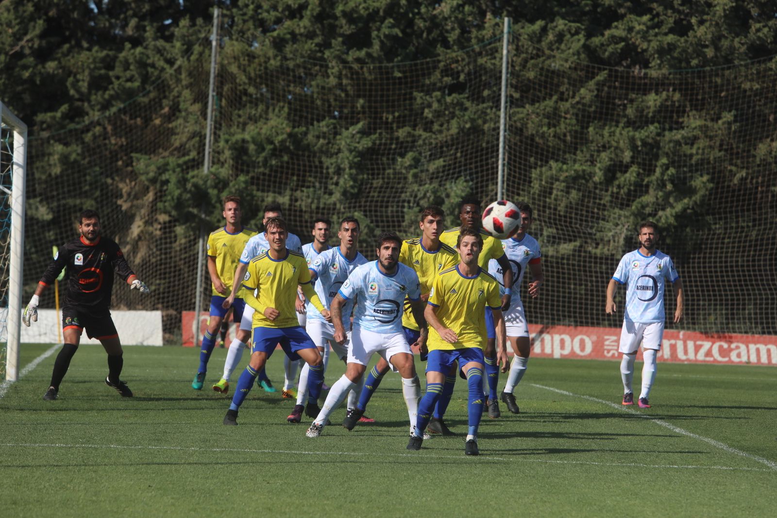Imagen del Cádiz B-Los Barrios, de la temporada 2018/19, en El Rosal.