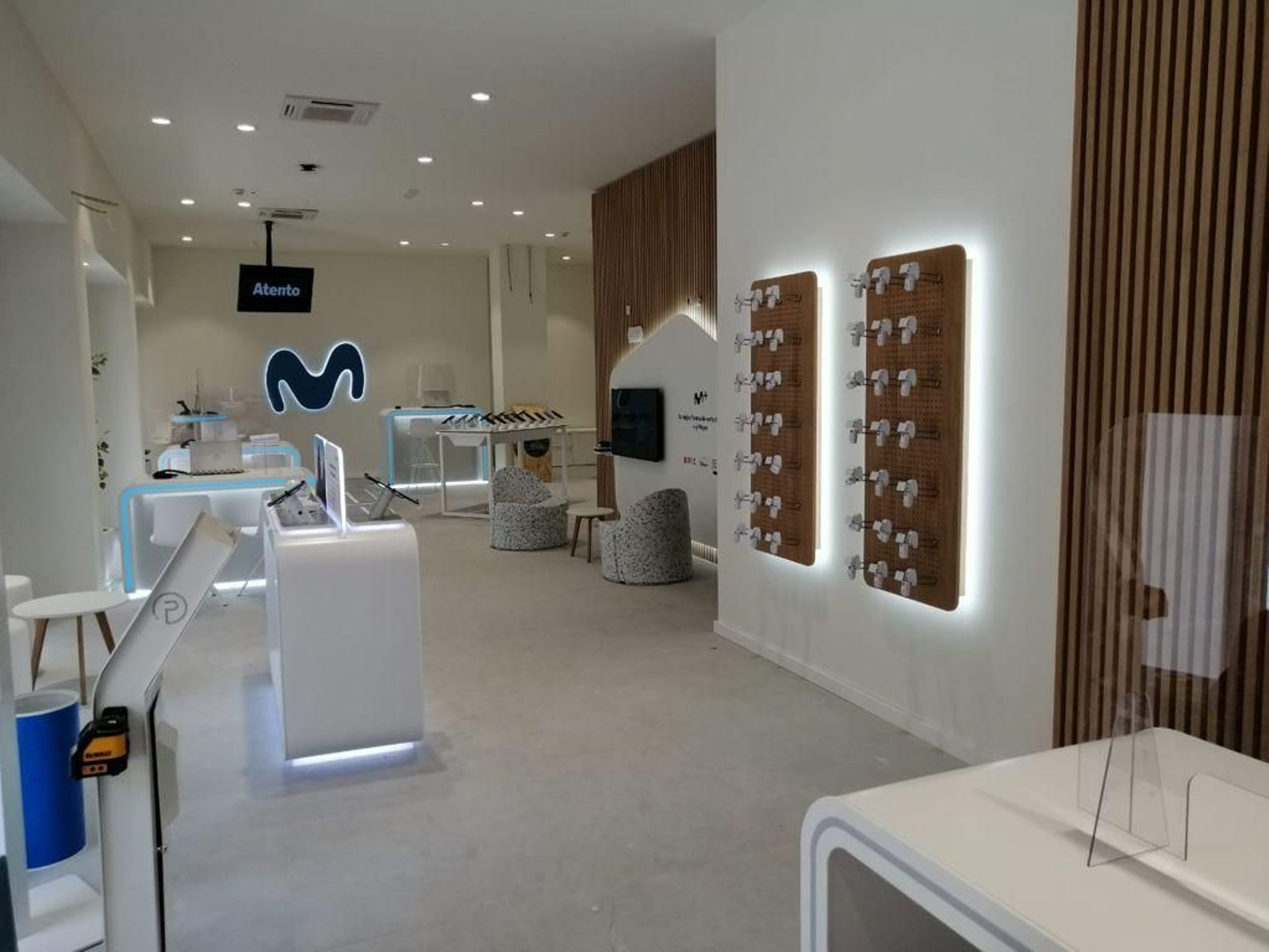 Imagen de la nueva tienda Movistar de Granada.