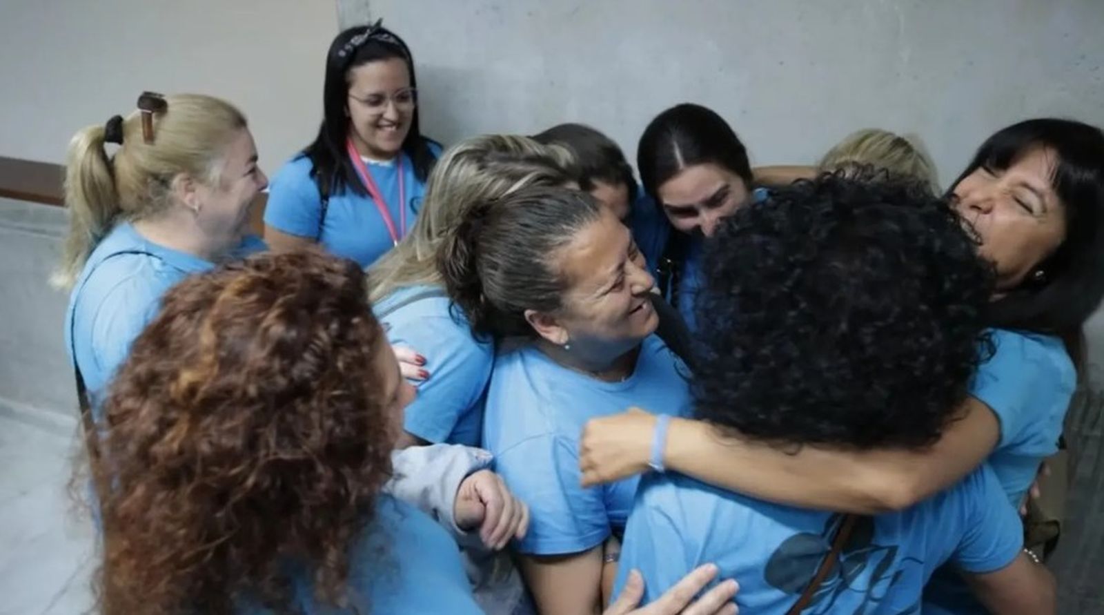 Trabajadoras del servicio, tras el Pleno en el que se municipalizó.