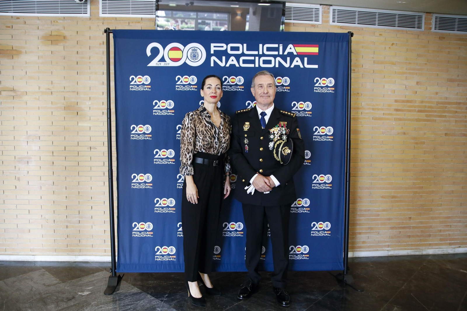 Las imágenes de la celebración del Patrón de la Policía Nacional en Almería, los Santos Ángeles Custodios