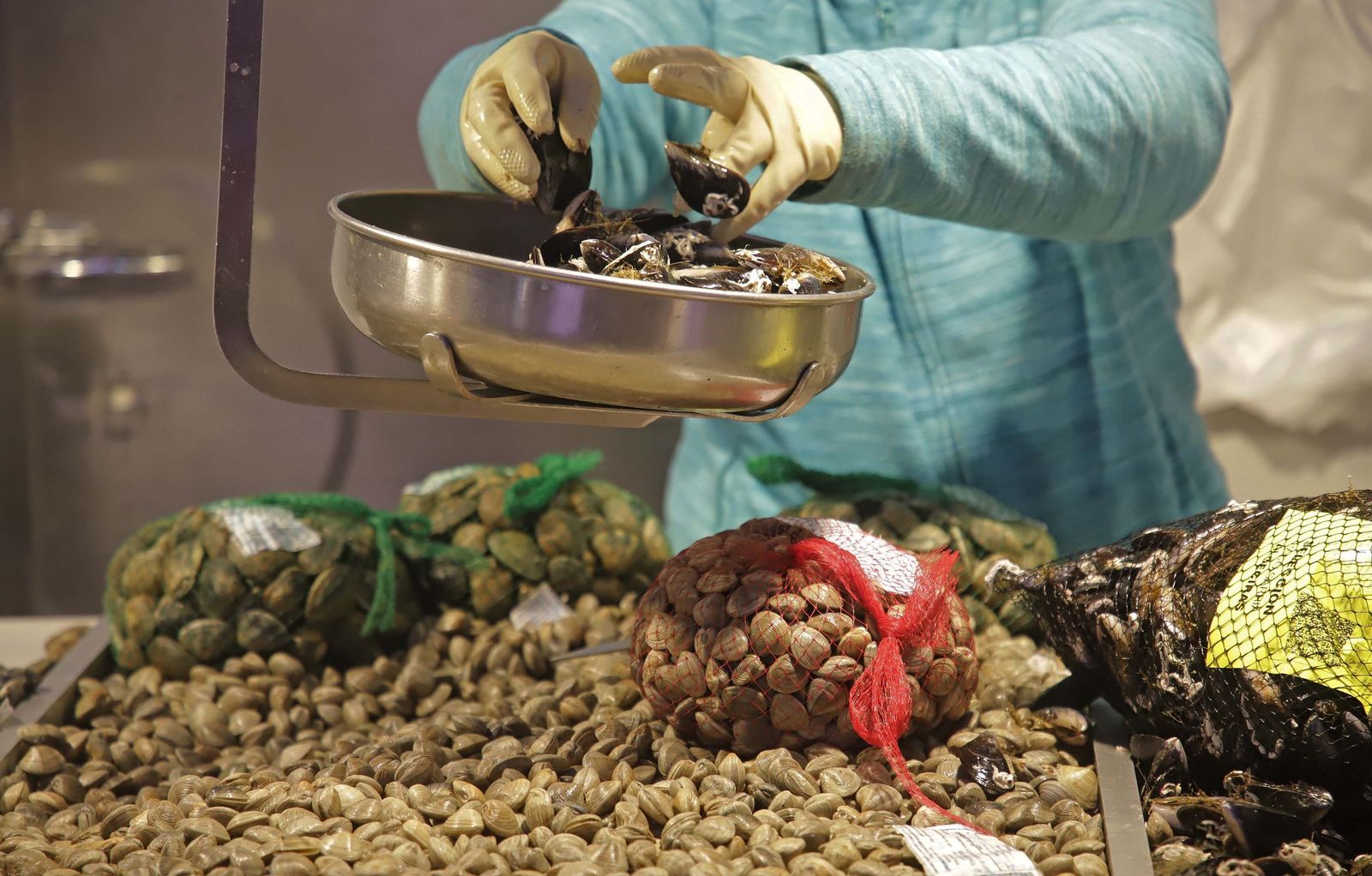 Fotos de las últimas compras para la cena de Nochebuena en Algeciras