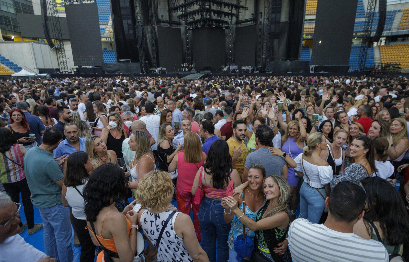 Búscate entre nuestras imágenes del concierto de Alejandro Sanz en Cádiz