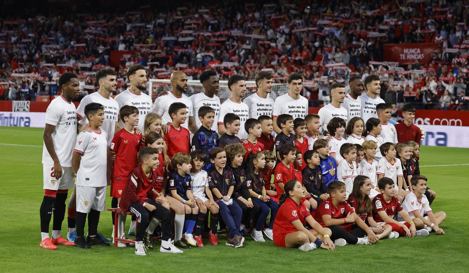 Búscate en las fotos del Sevilla Fc - Real Sociedad