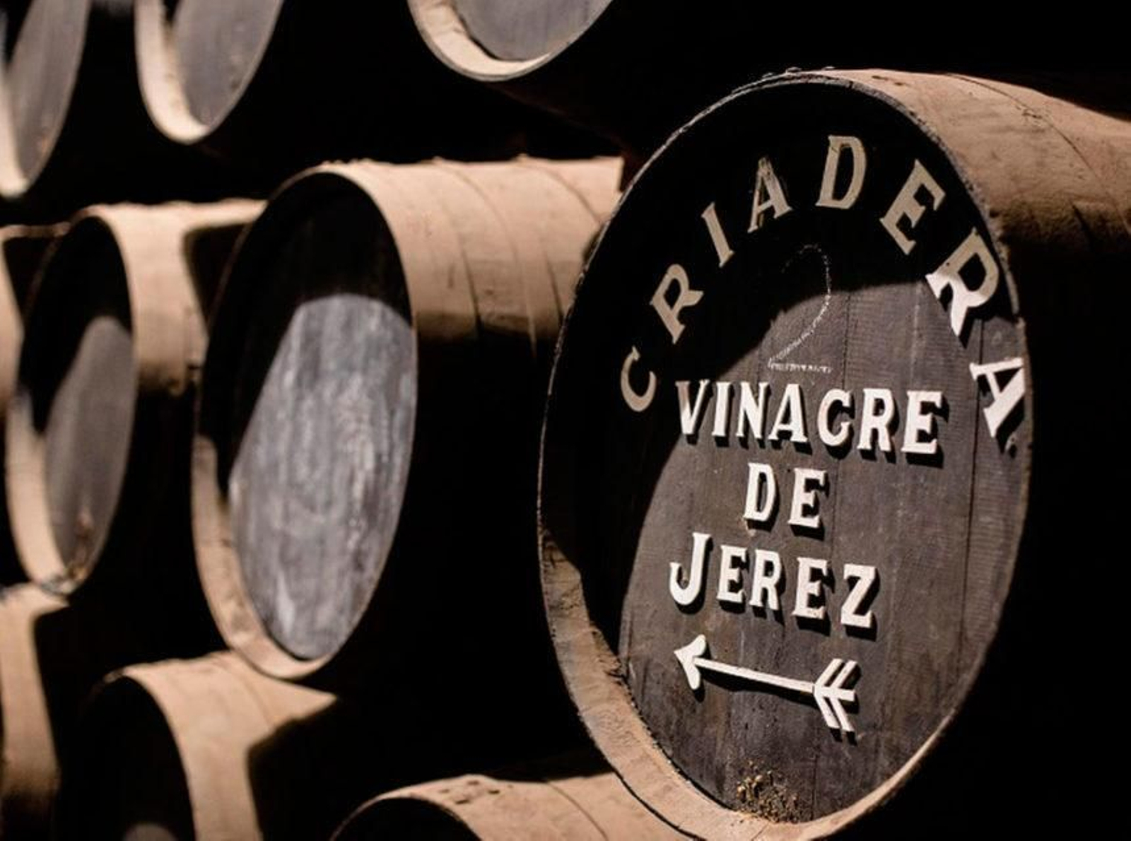 Crianza de Vinagre de Jerez en una bodega del Marco. Crianza de Vinagre de Jerez en una bodega del Marco.
