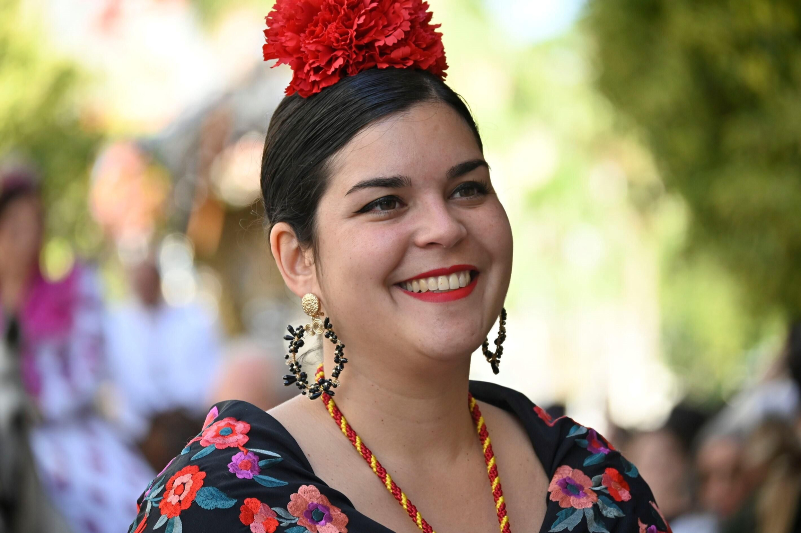 Imágenes de los peregrinos de la Hermandad de Emigrantes en su salida por las calles de Huelva