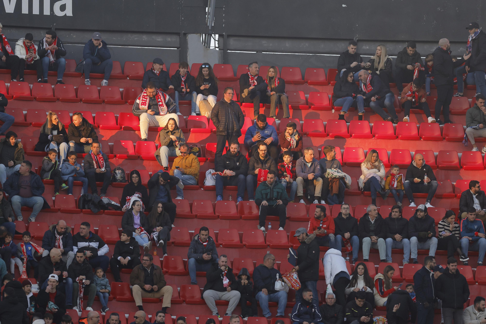 Búscate en las fotos del Sevilla-Elche