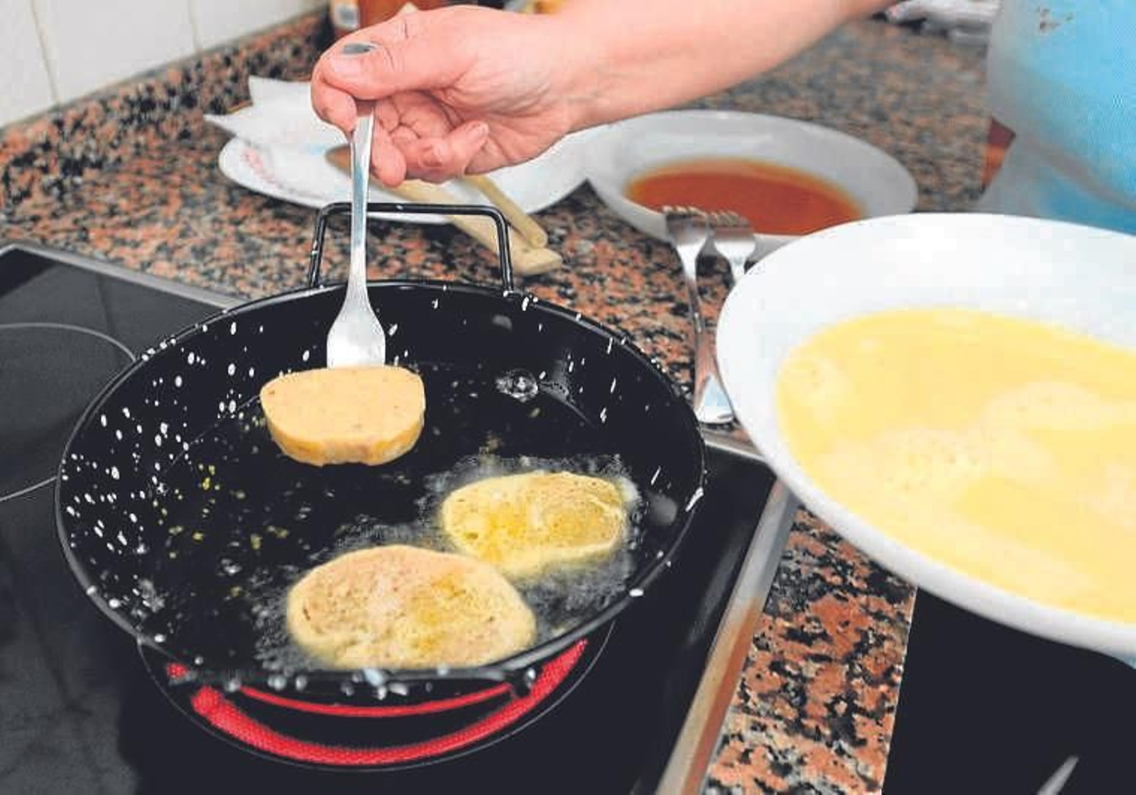Preparación de torrijas. Preparación de torrijas.