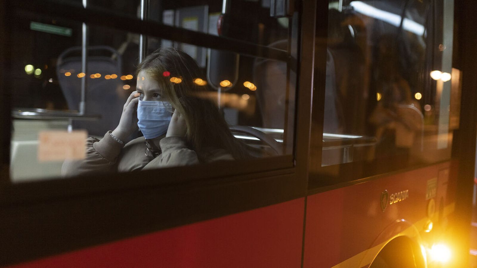 Menor ucraniana huyendo de la guerra.