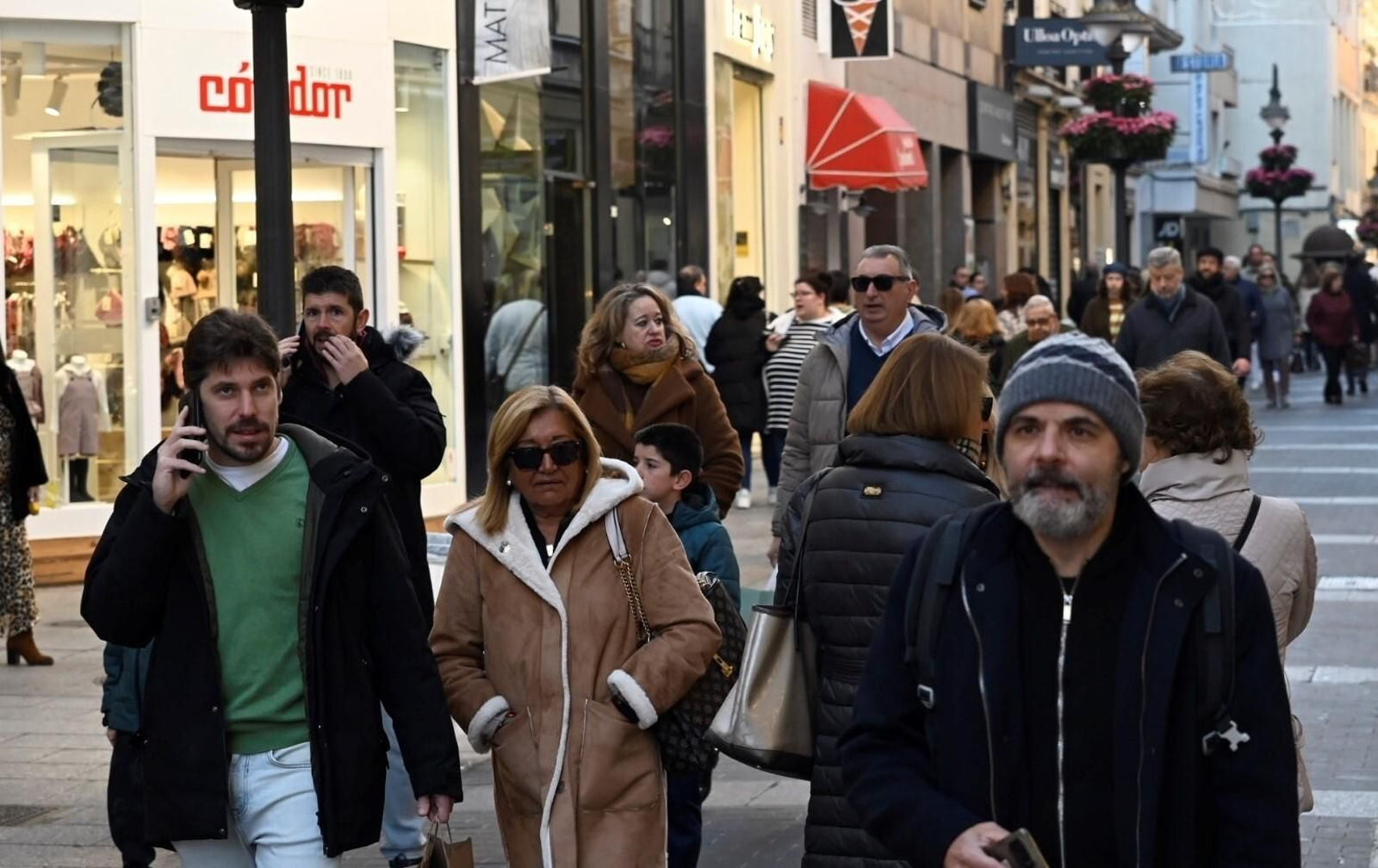 Los cordobeses ultiman las compras antes de Nochebuena, en imágenes