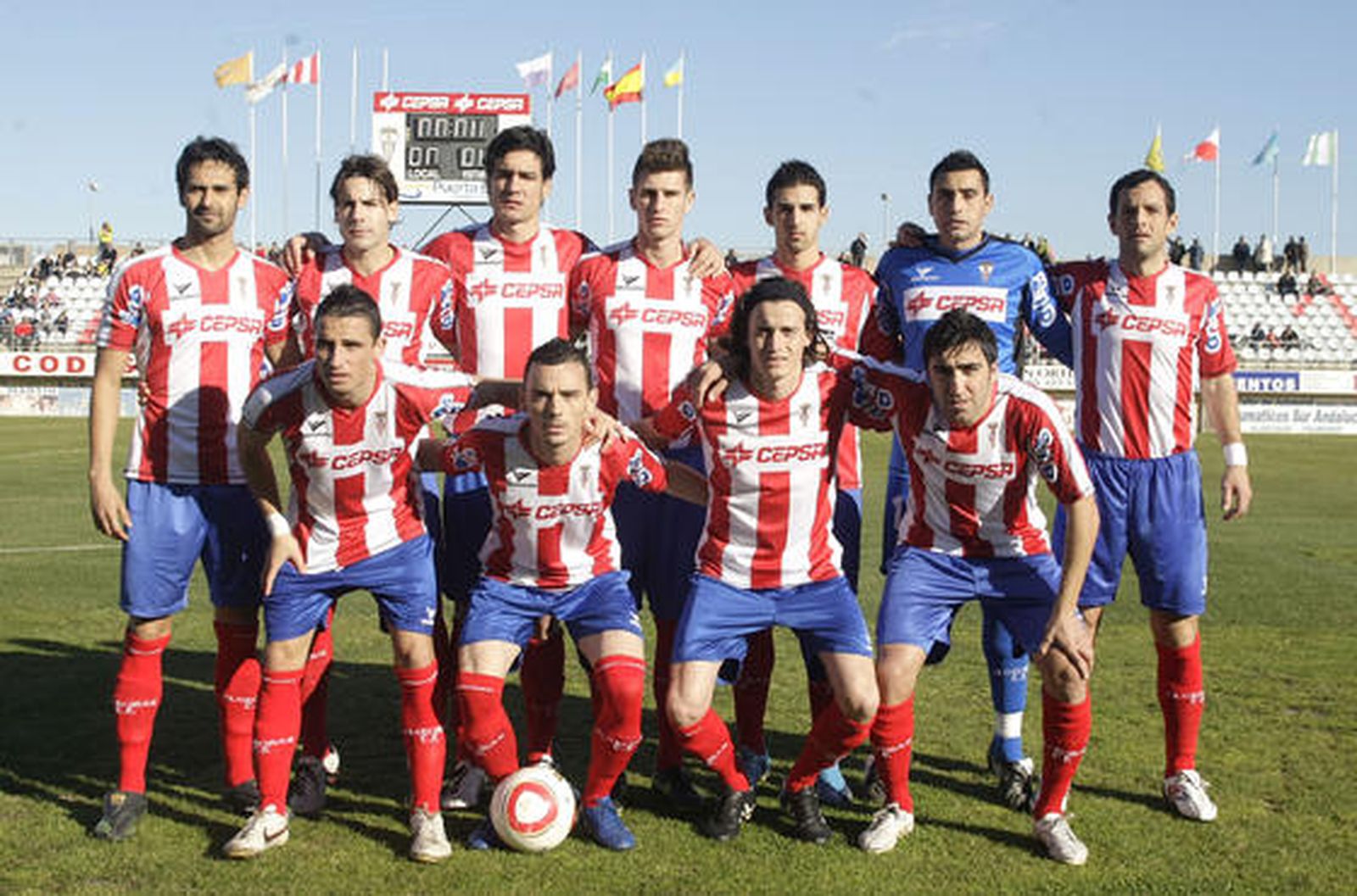 El Algeciras, que sólo logró empatar ante el Puerto Real en un ambiente enrarecido, continúa cuarto en la clasificación./Fotos:Erasmo Fenoy 

Foto: Erasmo Fenoy