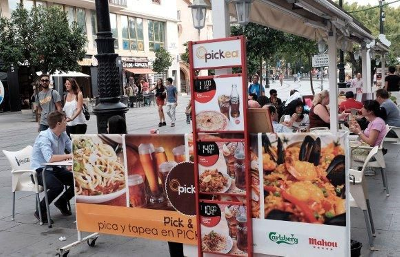 El comienzo de la reordenación de veladores se extenderá también a la Campana y la Alameda